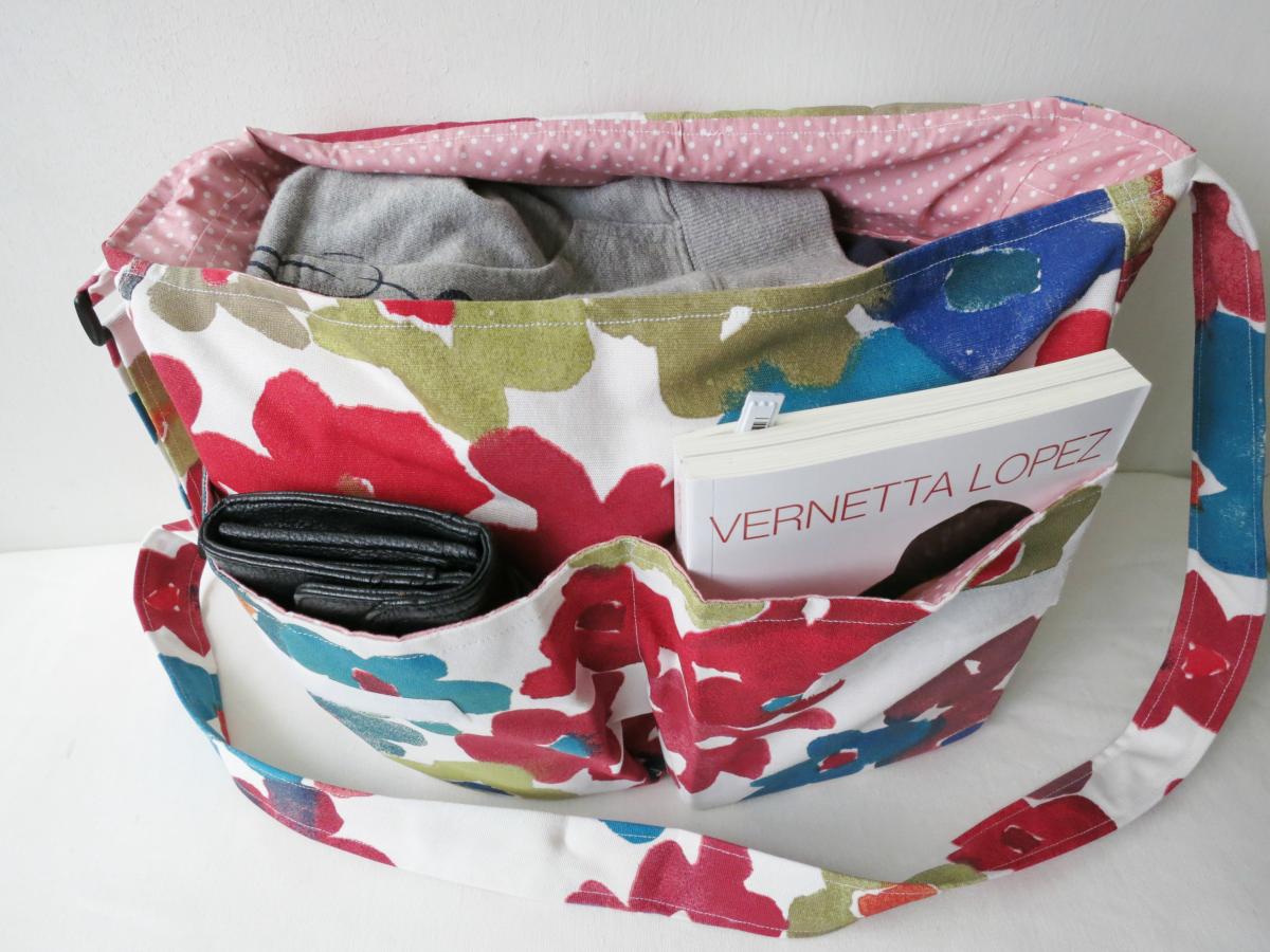 Messenger Bag With Gusset on Luulla