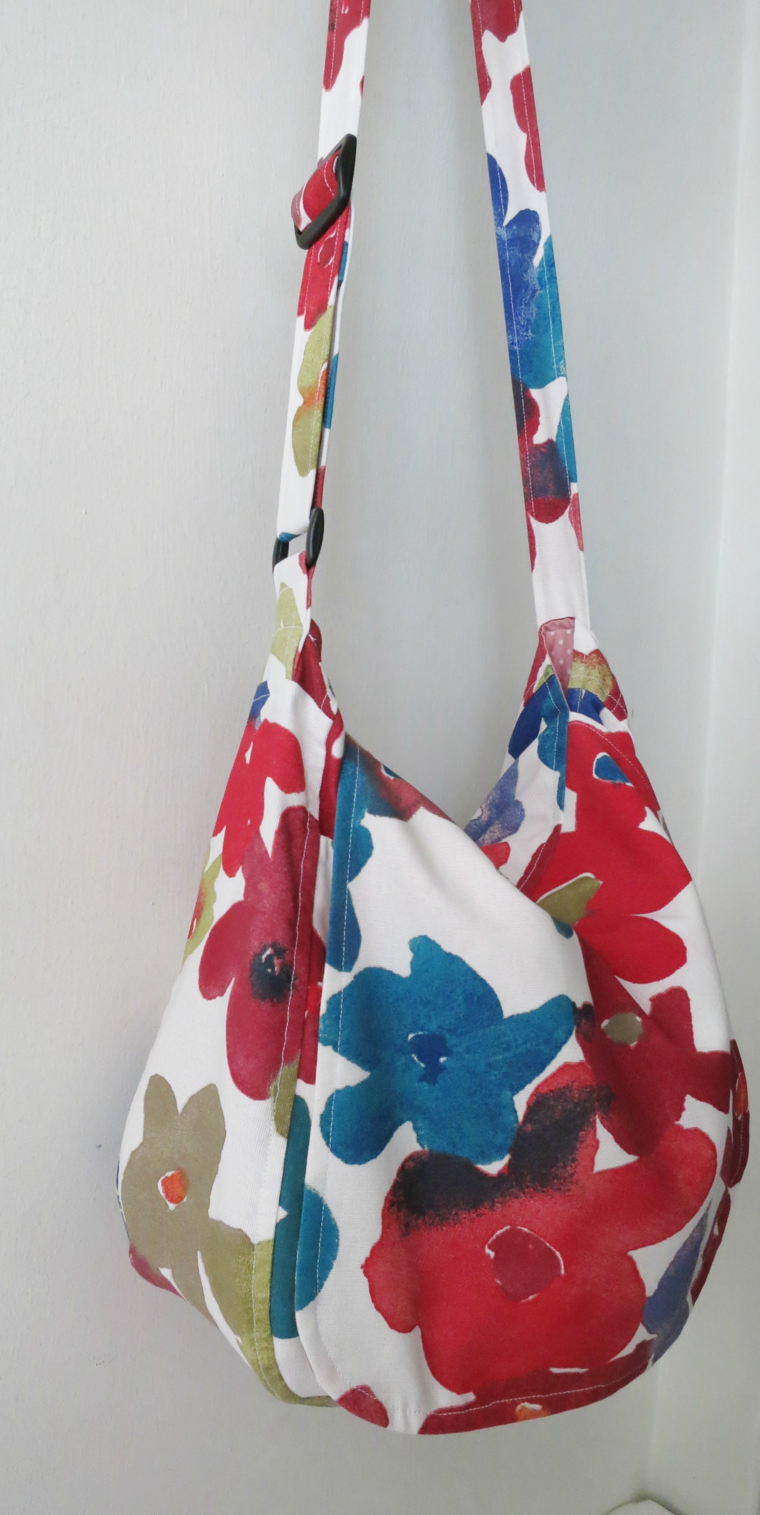 Messenger Bag With Gusset on Luulla